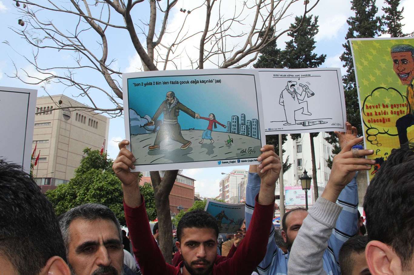 Adana’da yerli Charlie Hebdo'lara lanet yağdı Adana’da yerli Charlie Hebdo'lara lanet yağdı